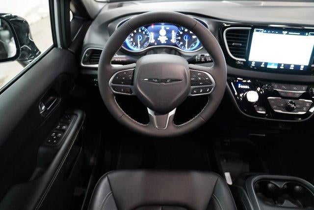 2026 Chrysler Pacifica Select FWD