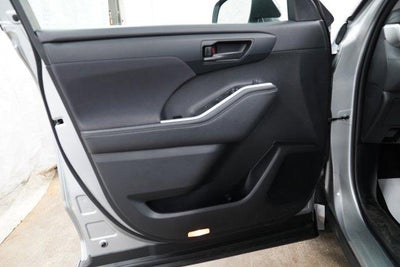 2024 Toyota Highlander LE AWD (SE)