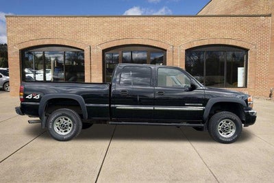 2006 GMC Sierra 2500 HD 4WD Crew Cab Standard Box SLT