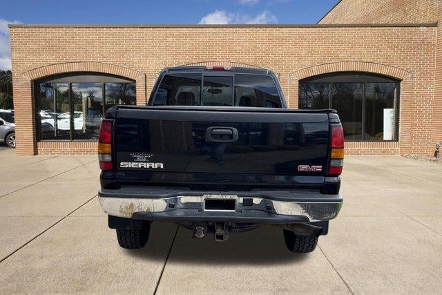 2006 GMC Sierra 2500 HD 4WD Crew Cab Standard Box SLT