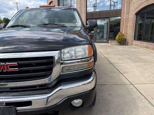 2006 GMC Sierra 2500 HD 4WD Crew Cab Standard Box SLT