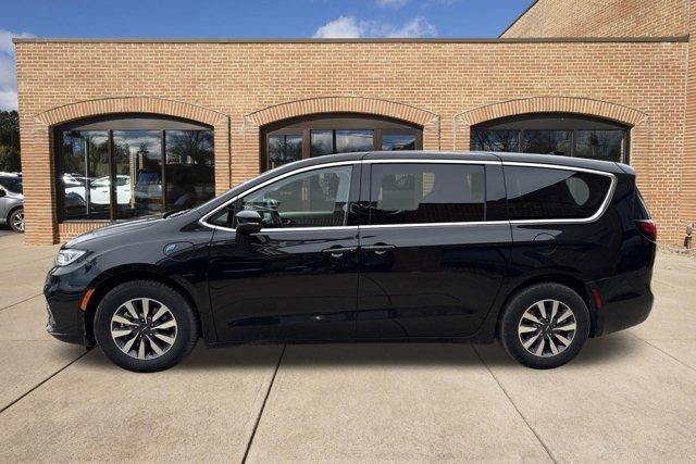 2023 Chrysler Pacifica Hybrid Touring L FWD