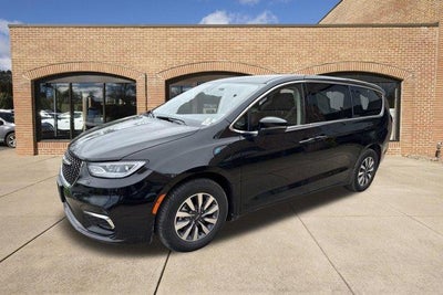 2023 Chrysler Pacifica Hybrid Touring L FWD