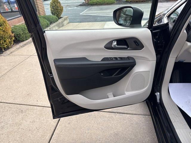 2023 Chrysler Pacifica Hybrid Touring L FWD