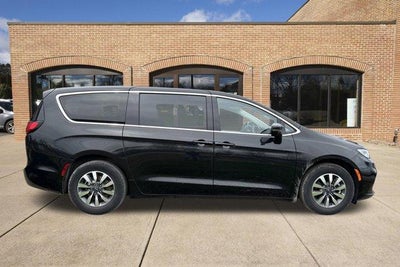 2023 Chrysler Pacifica Hybrid Touring L FWD