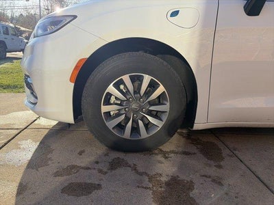 2024 Chrysler Pacifica Hybrid Select FWD