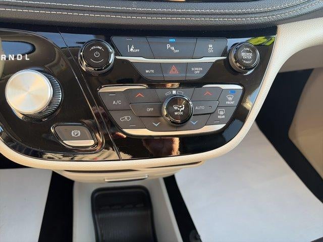 2024 Chrysler Pacifica Hybrid Select FWD