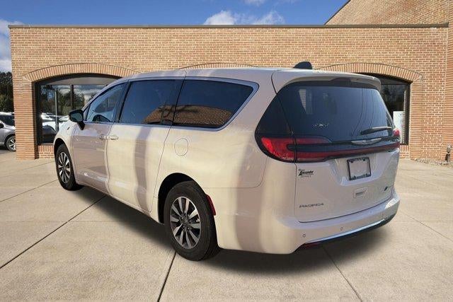 2024 Chrysler Pacifica Hybrid Select FWD