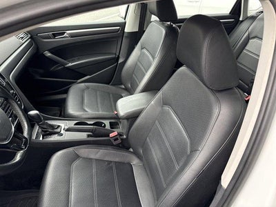 2017 Volkswagen Passat R-Line w/Comfort Pkg Auto