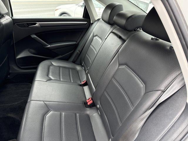 2017 Volkswagen Passat R-Line w/Comfort Pkg Auto