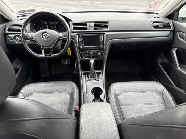 2017 Volkswagen Passat R-Line w/Comfort Pkg Auto