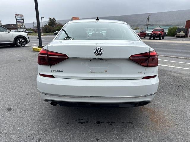 2017 Volkswagen Passat R-Line w/Comfort Pkg Auto