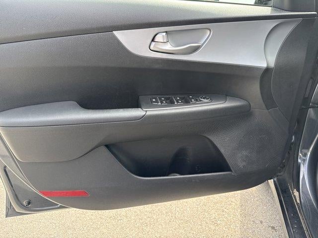 2023 Kia Forte LXS IVT