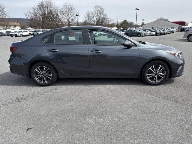 2023 Kia Forte LXS IVT