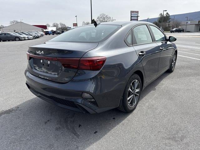 2023 Kia Forte LXS IVT