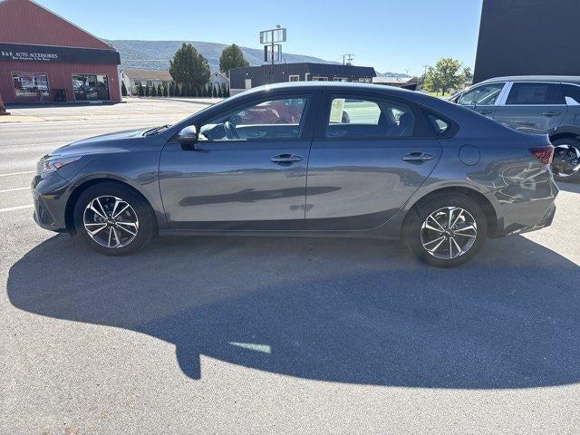 2024 Kia Forte LXS IVT