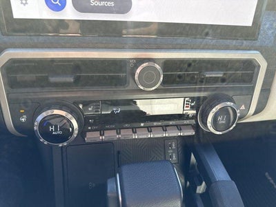 2026 Toyota Tacoma 4WD 4WD Limited Hybrid Double Cab 5' Bed AT (Natl)