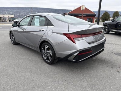 2025 Hyundai ELANTRA SEL Convenience IVT