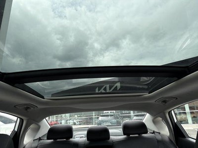 2017 Kia Cadenza Premium Sedan