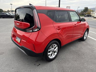 2024 Kia Soul LX IVT