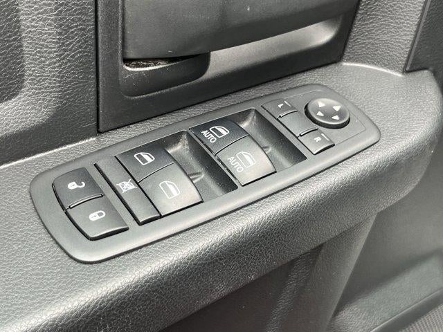 2017 RAM 1500 Express 4x4 Quad Cab 6'4" Box