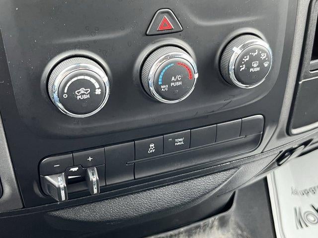 2017 RAM 1500 Express 4x4 Quad Cab 6'4" Box