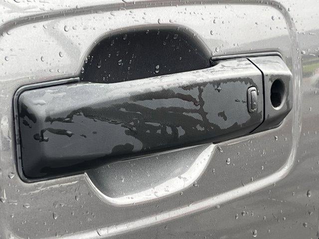 2024 Nissan Titan 4x4 Crew Cab SV