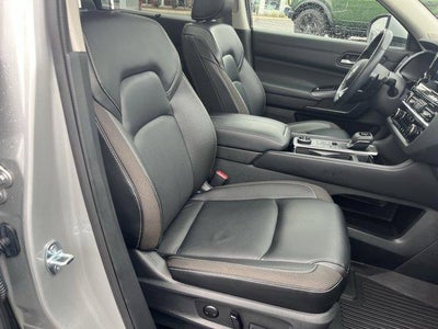 2023 Nissan Pathfinder SL 4WD