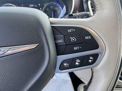 2017 Chrysler Pacifica Limited FWD
