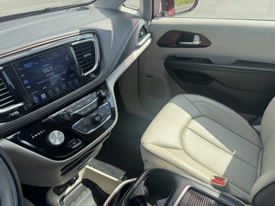 2017 Chrysler Pacifica Limited FWD