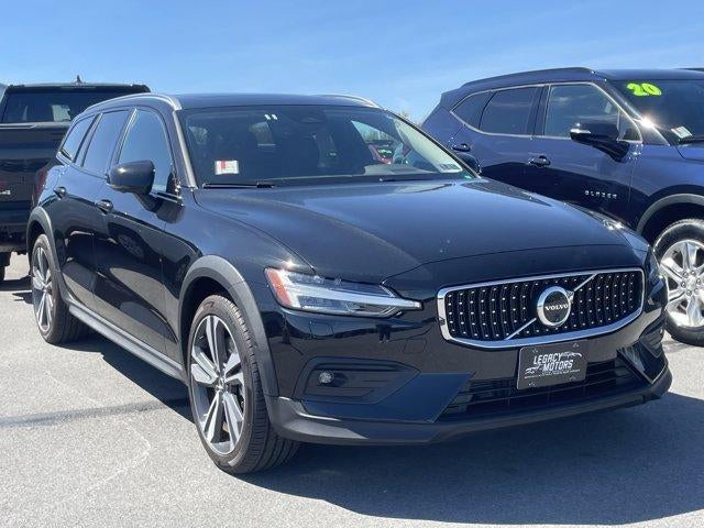 2025 Volvo V60 Cross Country B5 AWD Plus