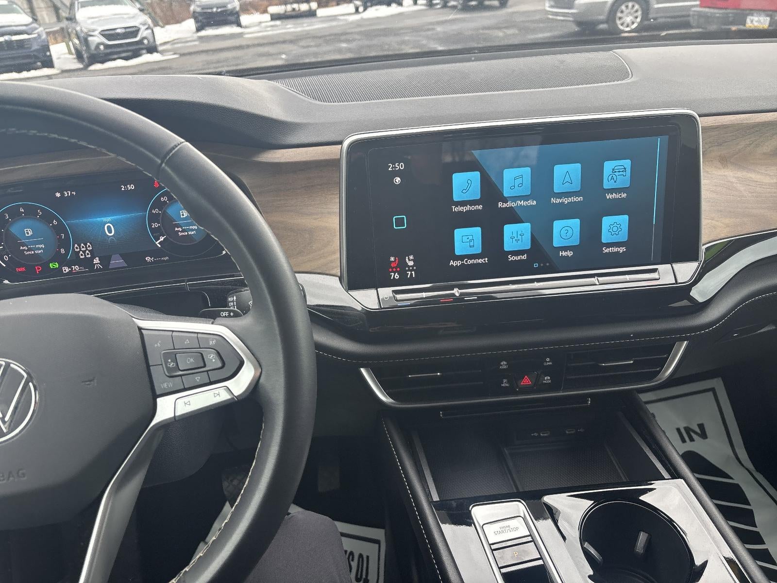 2024 Volkswagen Atlas 2.0T SE w/Technology 4MOTION