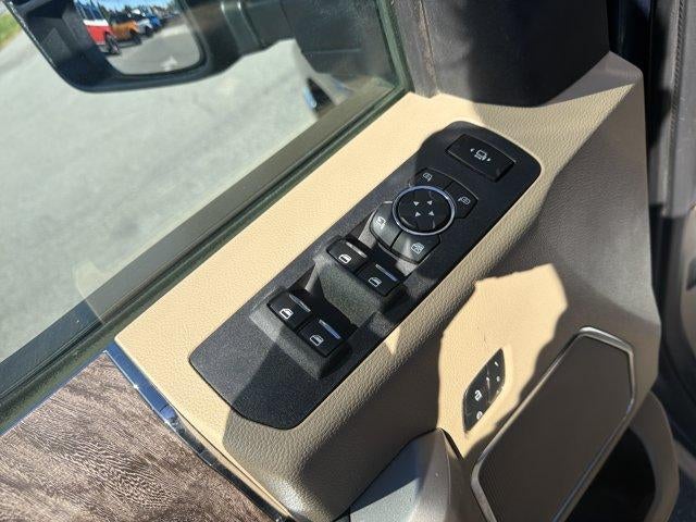2019 Ford Super Duty F-350 SRW LARIAT 4WD Crew Cab 6.75' Box