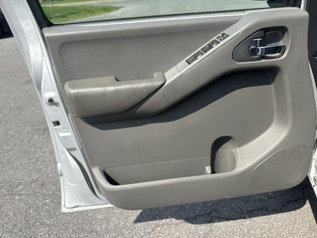 2012 Nissan Frontier 4WD Crew Cab SWB Auto SV