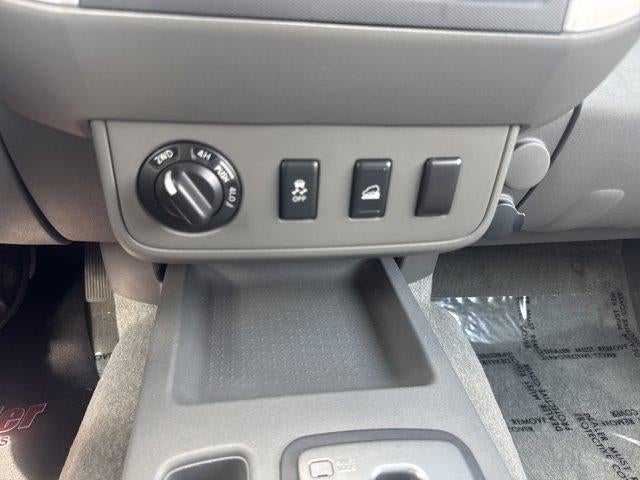2012 Nissan Frontier 4WD Crew Cab SWB Auto SV