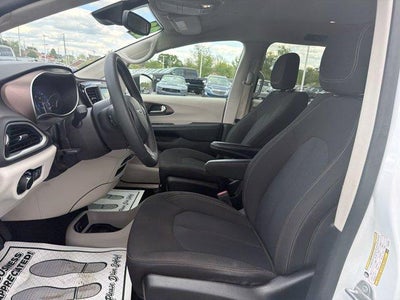 2023 Chrysler Voyager LX FWD