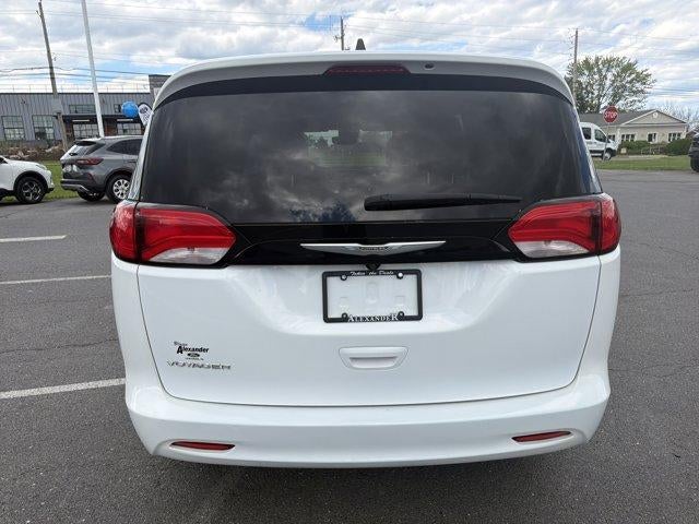 2023 Chrysler Voyager LX FWD