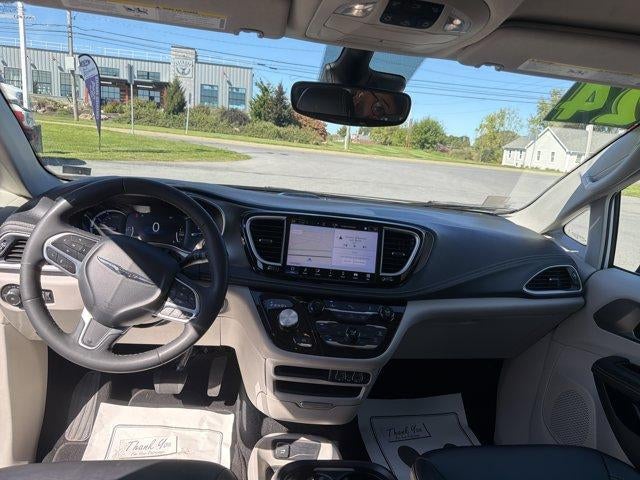 2024 Chrysler Pacifica Hybrid Select FWD