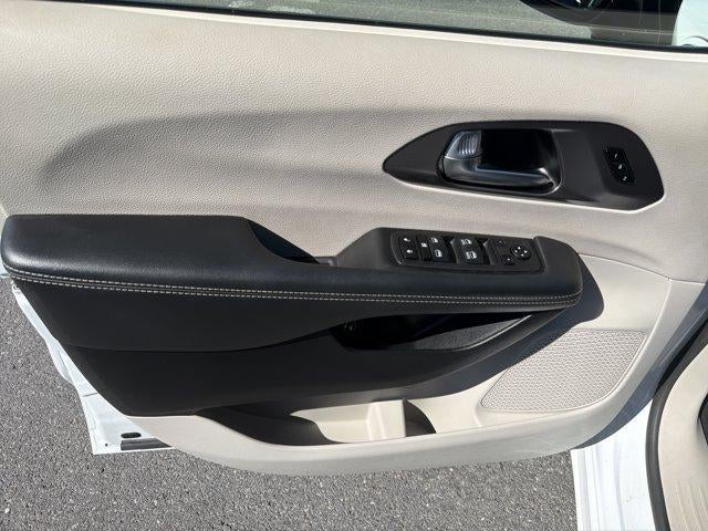 2024 Chrysler Pacifica Hybrid Select FWD