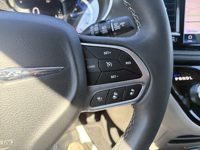 2024 Chrysler Pacifica Hybrid Select FWD