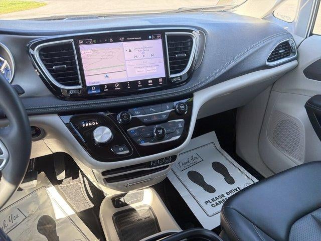 2024 Chrysler Pacifica Hybrid Select FWD