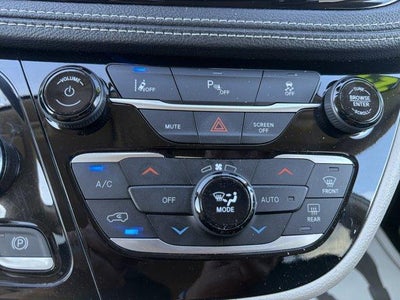 2024 Chrysler Pacifica Hybrid Select FWD