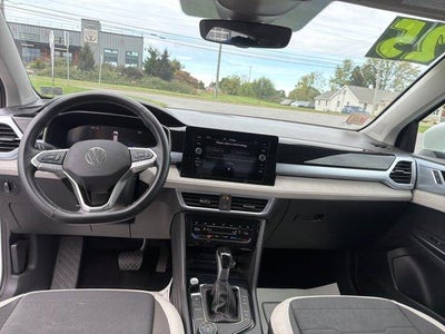2025 Volkswagen Taos SE 4MOTION