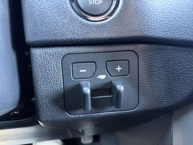 2025 Toyota Tundra 4WD 4WD SR5 CrewMax 5.5' Bed (SE)