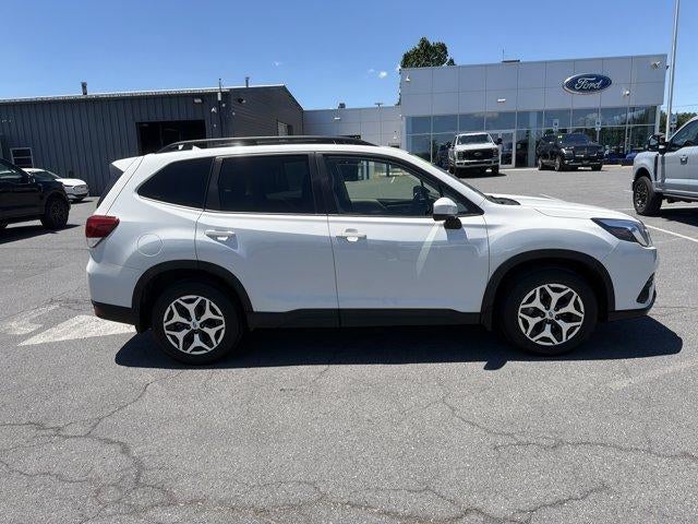 2022 Subaru Forester Premium CVT