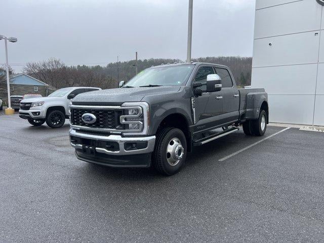 2025 Ford Super Duty F-350 DRW LARIAT 4WD Crew Cab 8' Box