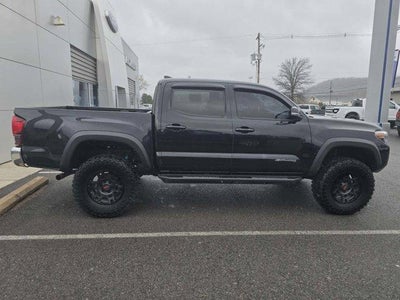 2018 Toyota Tacoma TRD Off Road Double Cab 5' Bed V6 4x4 MT (Natl)