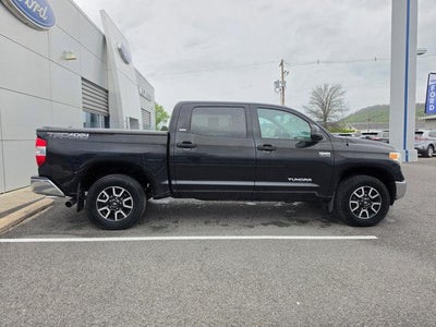 2016 Toyota Tundra 4WD Truck 4WD CrewMax Short Bed 5.7L SR5 (SE)