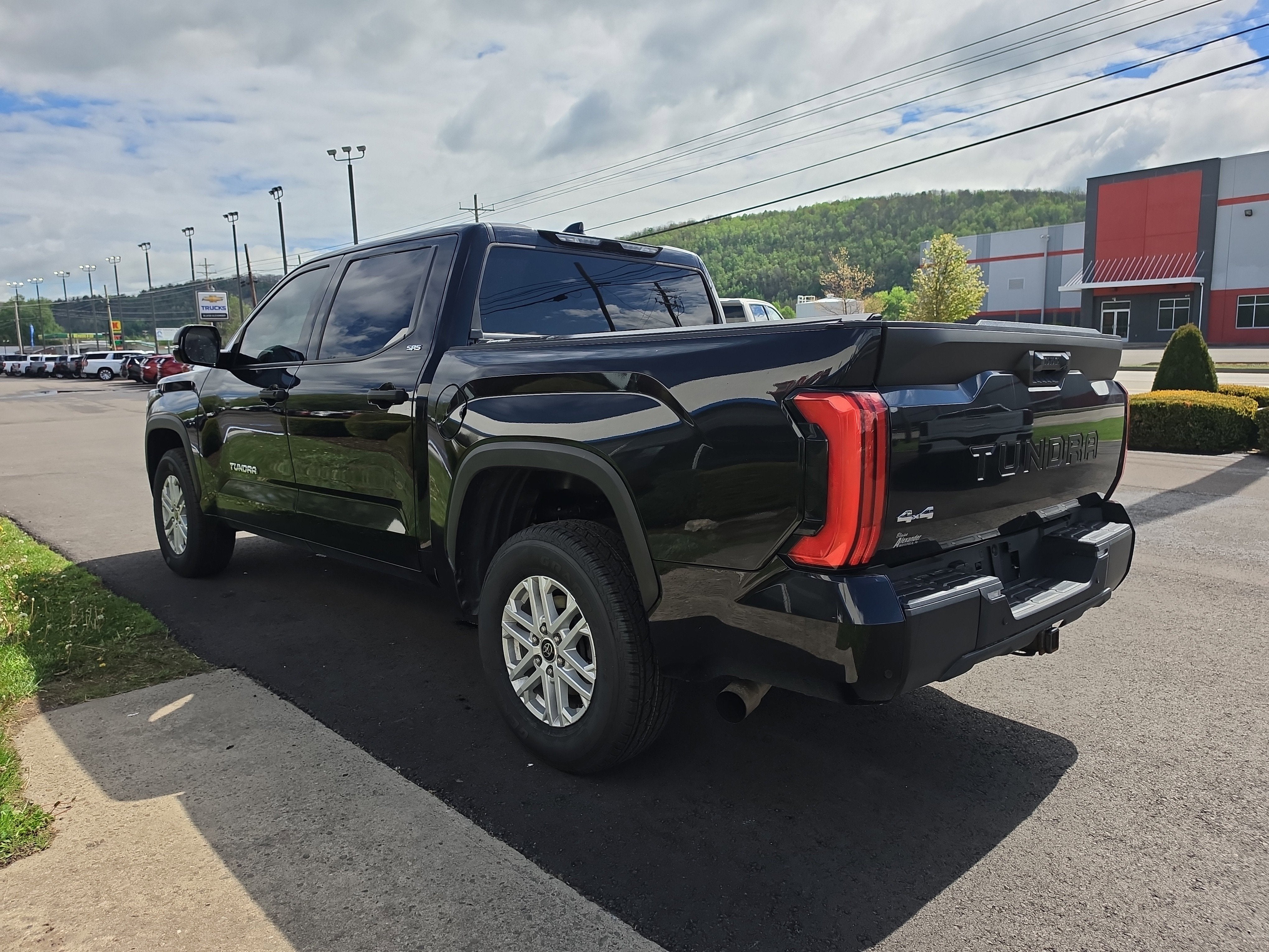 2023 Toyota Tundra 4WD SR5