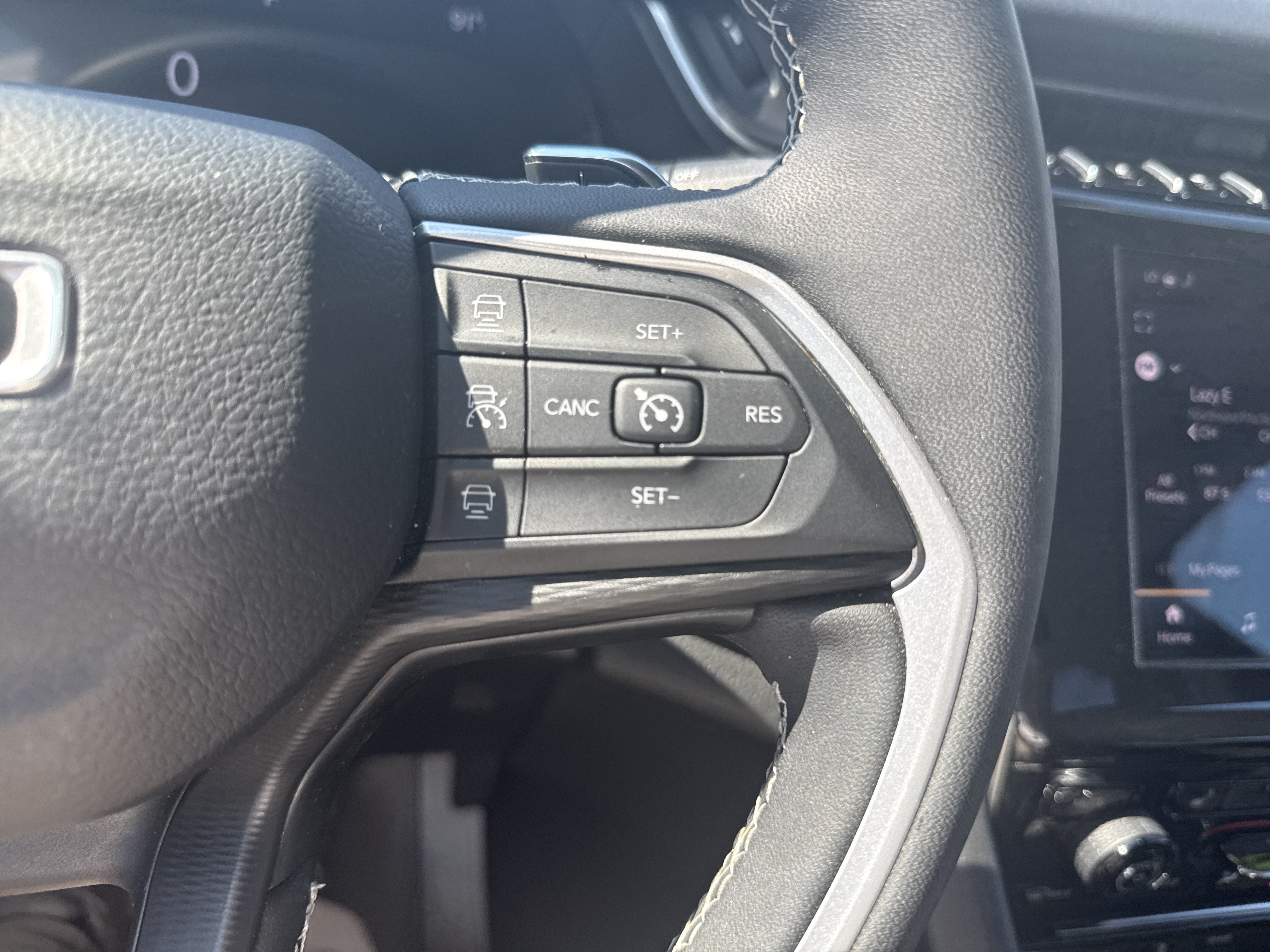 2023 Jeep Grand Cherokee Laredo